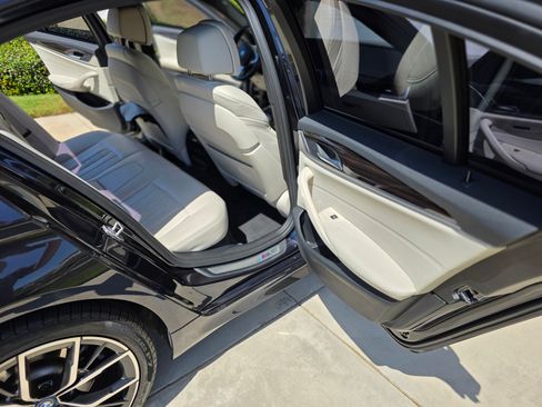 Used 2022 BMW 530e w/ M Sport Package RWD image 12