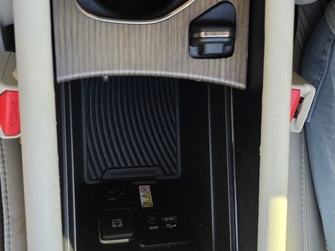 Used 2015 Chrysler 200 C w/ Navigation & Sound Group I image 15