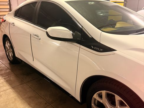 Used 2018 Chevrolet Volt Premier w/ Driver Confidence Package image 6