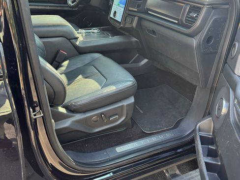 Used 2022 Ford Expedition Max Platinum image 11