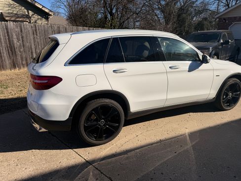 Used 2019 Mercedes-Benz GLC 350e 4MATIC image 11