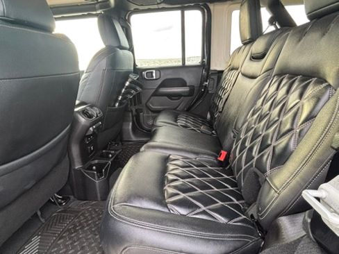 Used 2019 Jeep Wrangler Unlimited Sahara AWD/4WD image 22
