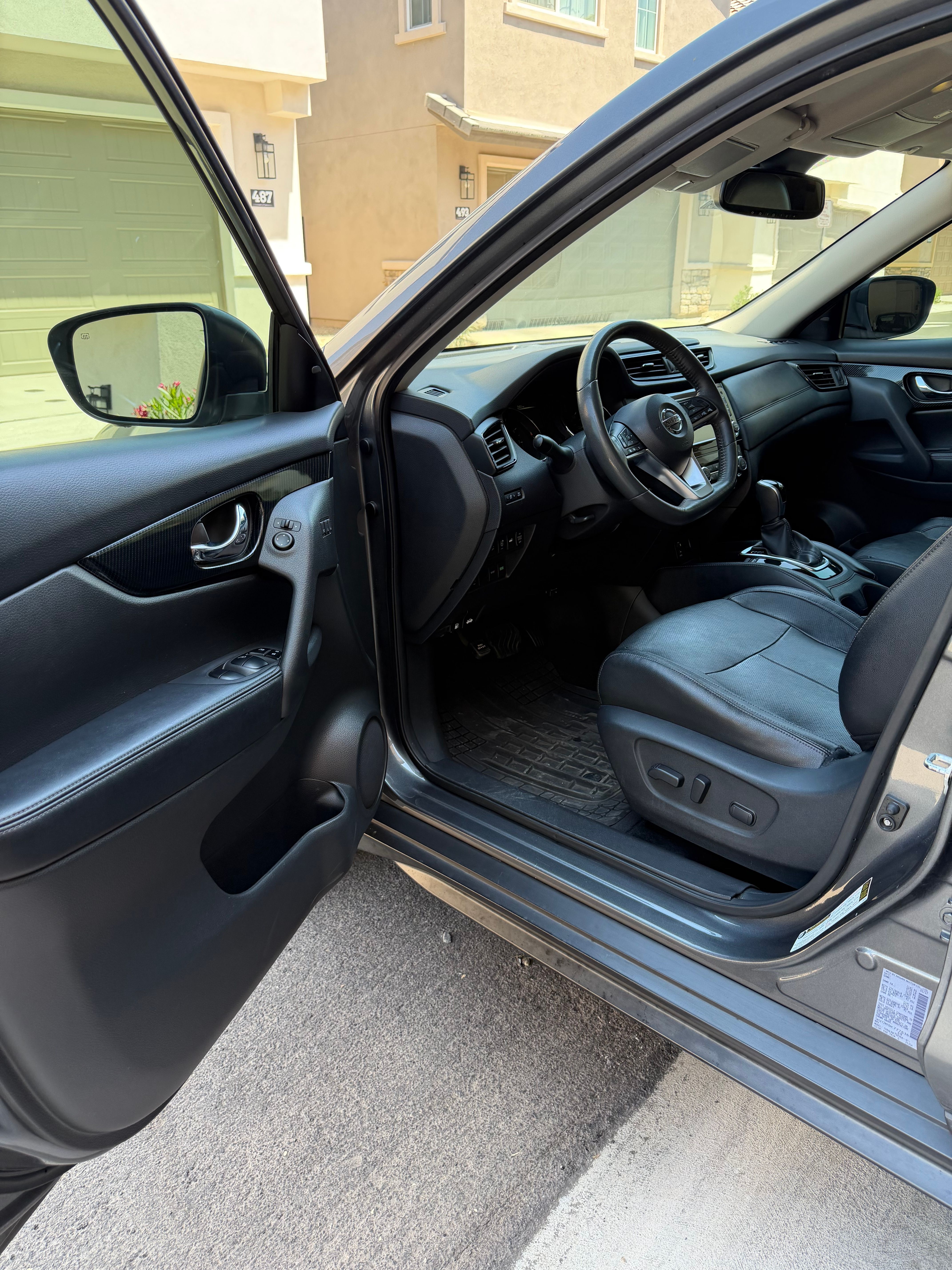 Used 2017 Nissan Rogue SL FWD image 6