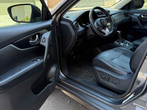 Used 2017 Nissan Rogue SL FWD image 5