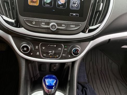 Used 2018 Chevrolet Volt LT w/ Comfort Package image 17