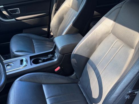 Used 2018 Land Rover Discovery Sport SE AWD/4WD image 8