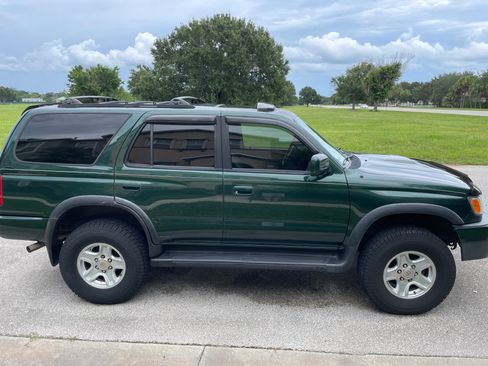 Used 1999 Toyota 4Runner SR5 w/ Upgrade Value Pkg 2 AWD/4WD image 1