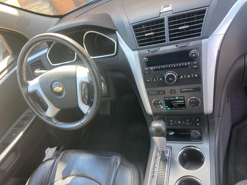 Used 2011 Chevrolet Traverse LT w/ Personal Connectivity Package FWD image 8