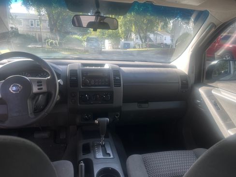 Used 2006 Nissan Frontier SE w/ (P01) Power Pkg AWD/4WD image 9