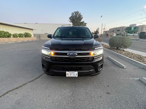 Used 2024 Ford Expedition XLT image 2