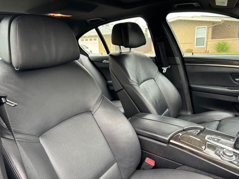 Used 2013 BMW 550i xDrive Sedan image 9