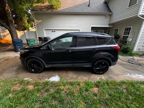 Used 2019 Ford Escape SE AWD/4WD image 2