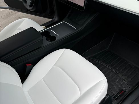 Used 2023 Tesla Model Y Performance image 17