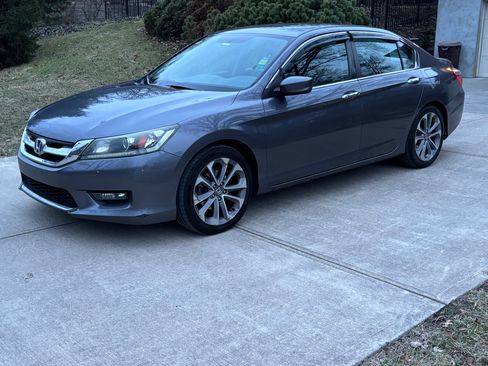 Used 2015 Honda Accord Sport image 2