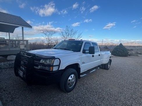 Used 2004 Chevrolet Silverado 3500 4x4 Crew Cab w/ Heavy-Duty Power Package image 6
