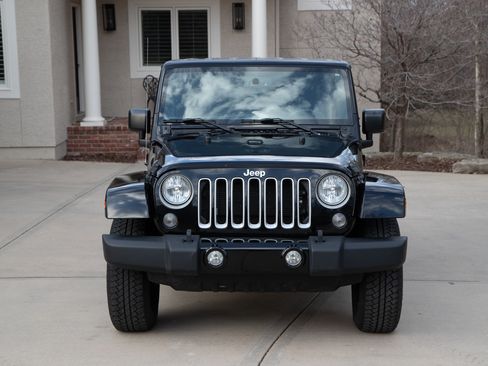 Used 2016 Jeep Wrangler Unlimited Sahara image 9