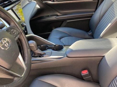 Used 2019 Toyota Camry SE image 5