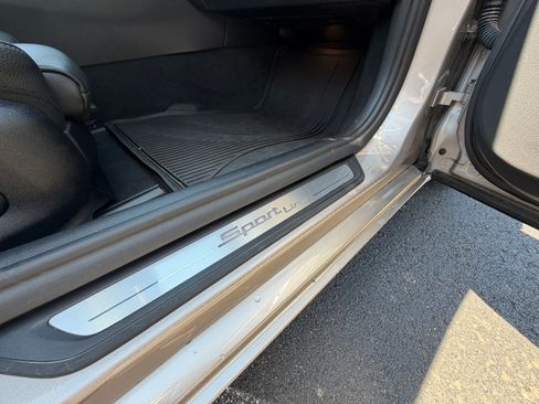 Used 2019 BMW 540i w/ Premium Package RWD image 17