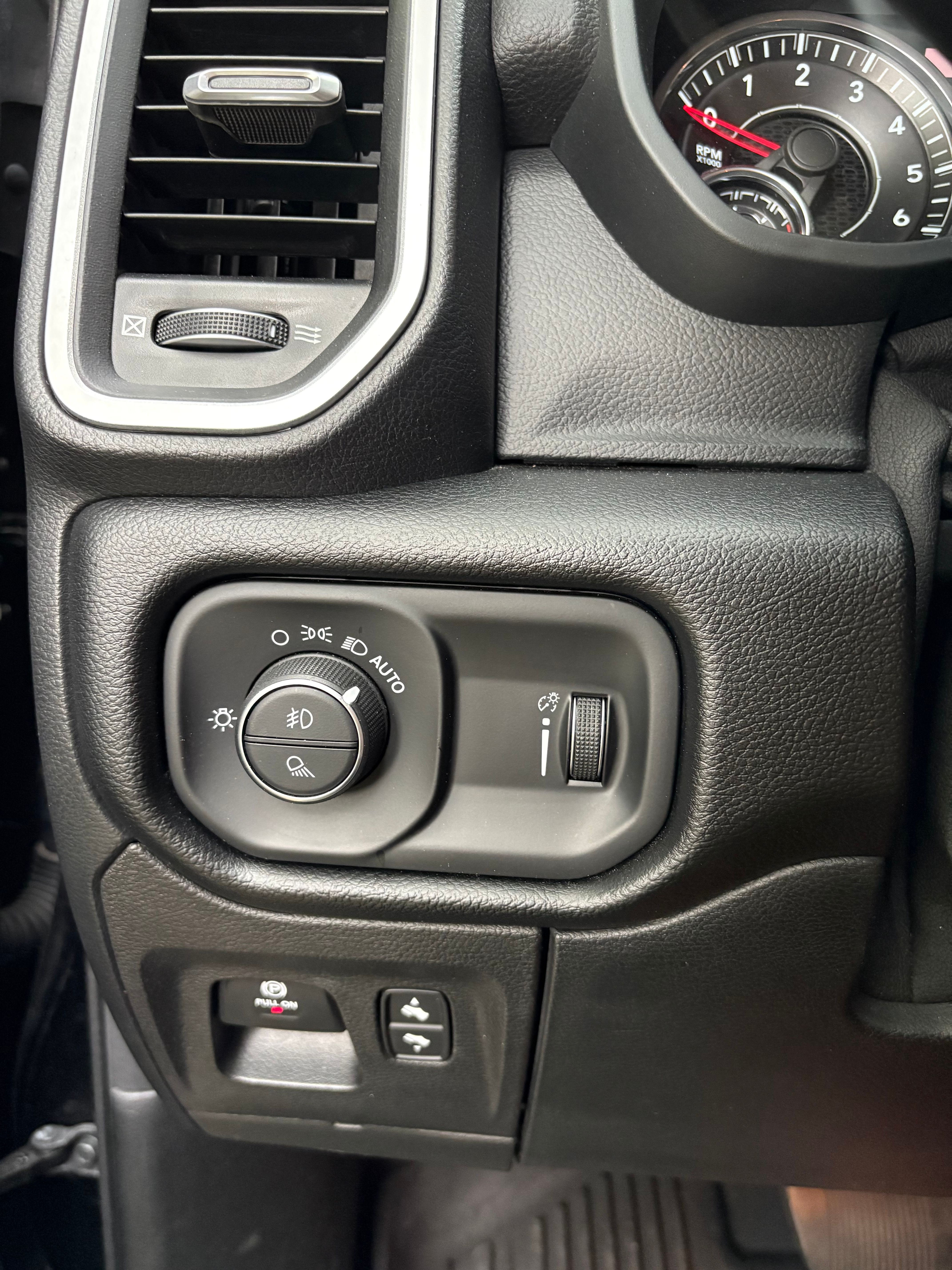 Used 2021 RAM 1500 Big Horn AWD/4WD image 25