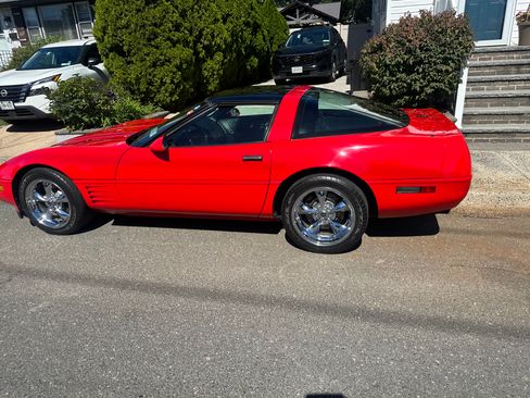 Used 1993 Chevrolet Corvette Coupe image 2