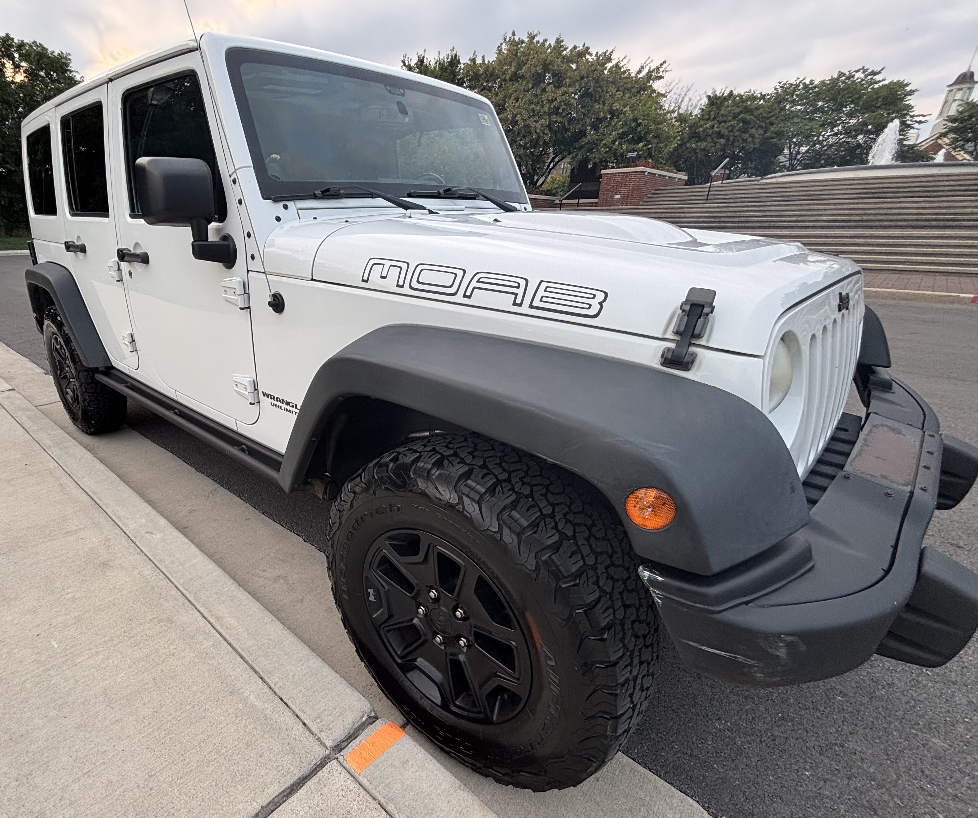 Used 2013 Jeep Wrangler Unlimited Sahara AWD/4WD image 5
