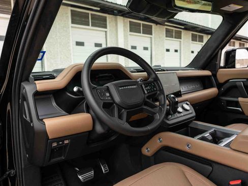 Used 2025 Land Rover Defender 130 V8 image 16