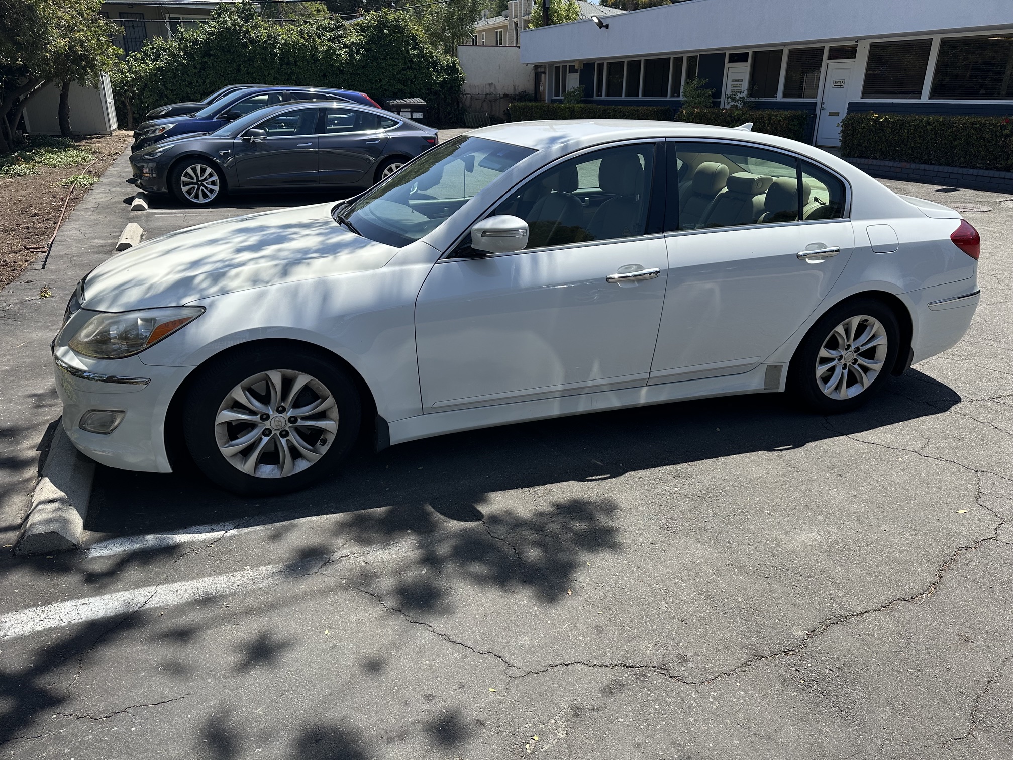 Used 2012 Hyundai Genesis 3.8 RWD image 4