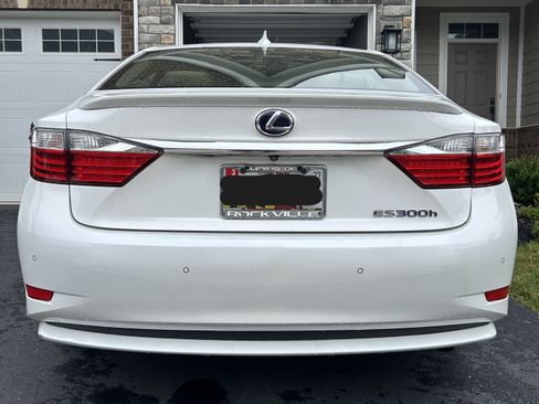 Used 2015 Lexus ES 300h w/ Navigation System Package FWD image 6