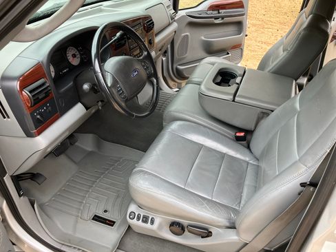 Used 2005 Ford F350 Lariat image 19