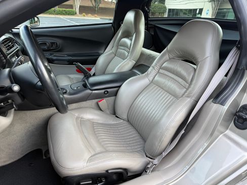 Used 2000 Chevrolet Corvette Coupe w/ Memory Pkg RWD image 13