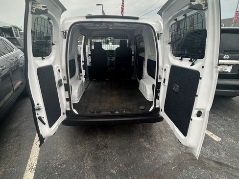 Used 2020 Nissan NV200 S w/ Sliding Glass Door Package image 13