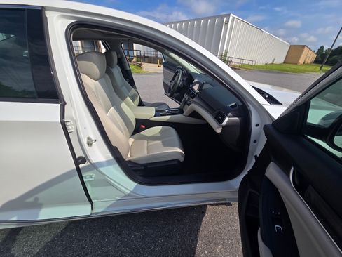 Used 2019 Honda Accord EX image 13