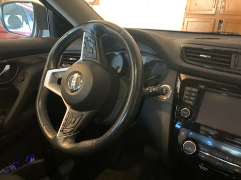 Used 2017 Nissan Rogue SV w/ HEV Premium Package image 13