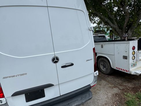 Used 2021 Mercedes-Benz Sprinter 2500 image 10