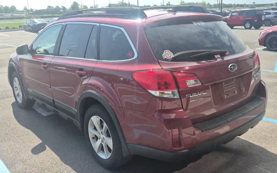 Used 2013 Subaru Outback 3.6R Limited w/ Moonroof Pkg AWD/4WD image 2
