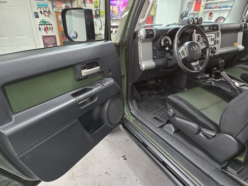 Used 2011 Toyota FJ Cruiser 4WD w/ Trail Teams Special Edition image 10