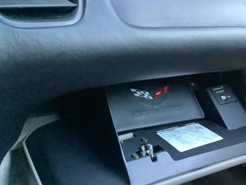 Used 2002 Chevrolet Corvette Coupe w/ Preferred Equipment Group2 RWD image 25