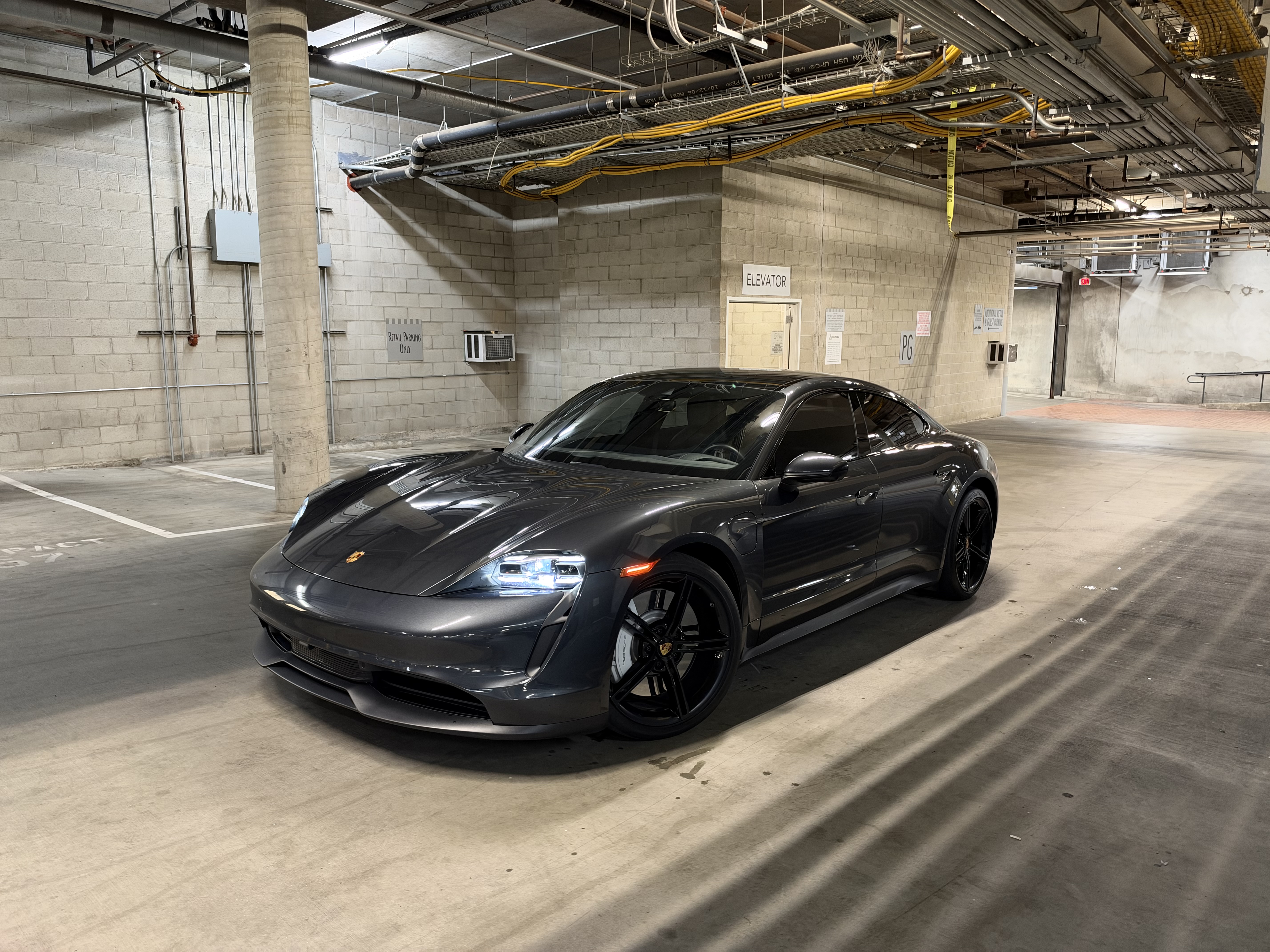 Used 2024 Porsche Taycan RWD image 1