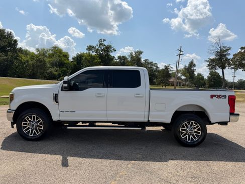 Used 2019 Ford F250 Lariat w/ Lariat Value Package AWD/4WD image 8