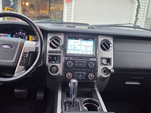 Used 2017 Ford Expedition EL Limited image 12