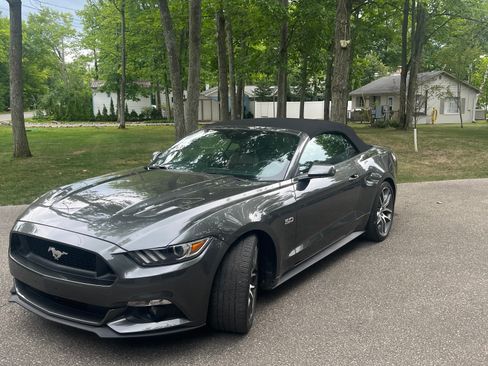 Used 2017 Ford Mustang GT Premium w/ Equipment Group 401A RWD image 12