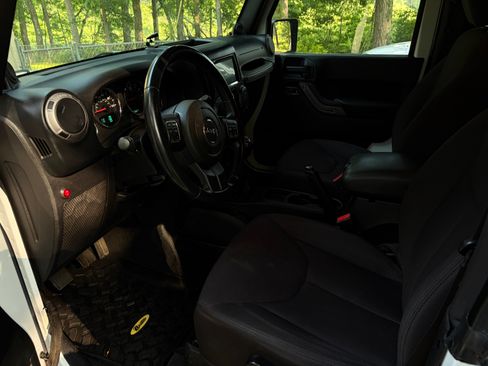 Used 2013 Jeep Wrangler Sport AWD/4WD image 10