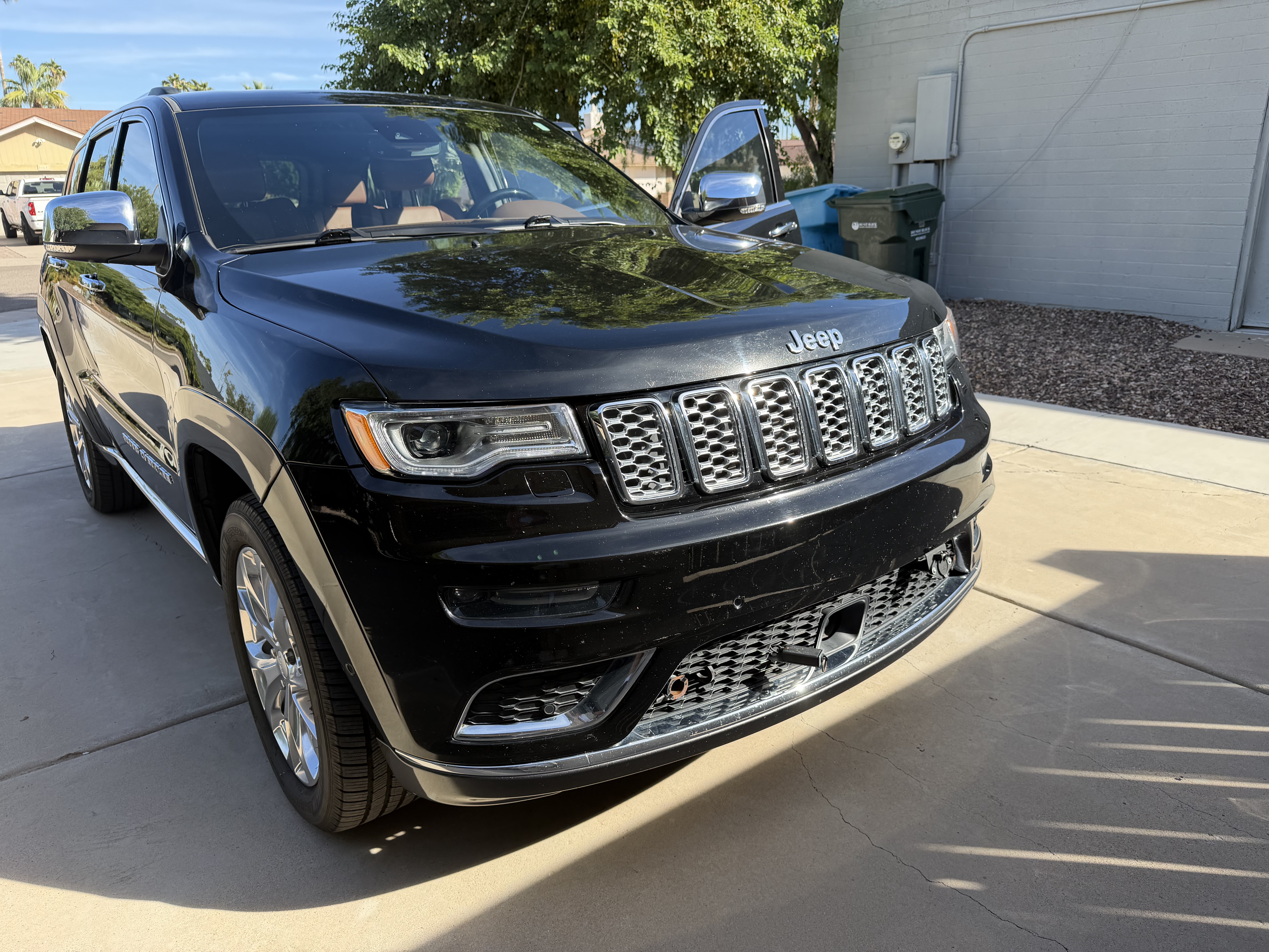 Used 2020 Jeep Grand Cherokee Summit AWD/4WD image 2