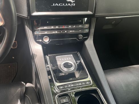 Used 2018 Jaguar F-PACE S image 1