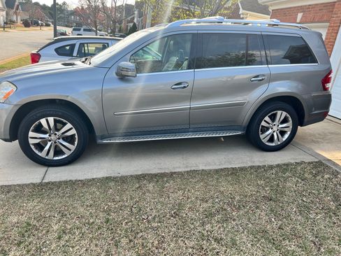 Used 2011 Mercedes-Benz GL 450 4MATIC image 4