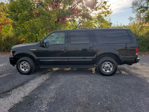 Used 2005 Ford Excursion Limited image 1