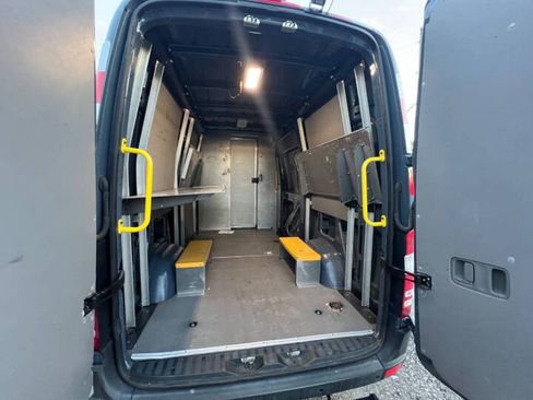 Used 2018 Mercedes-Benz Sprinter 2500 image 14