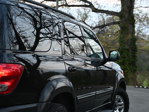 Used 2006 Toyota Sequoia Limited image 9