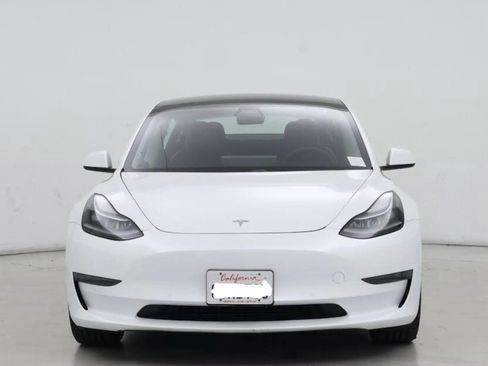 Used 2021 Tesla Model 3 Standard Range Plus image 1