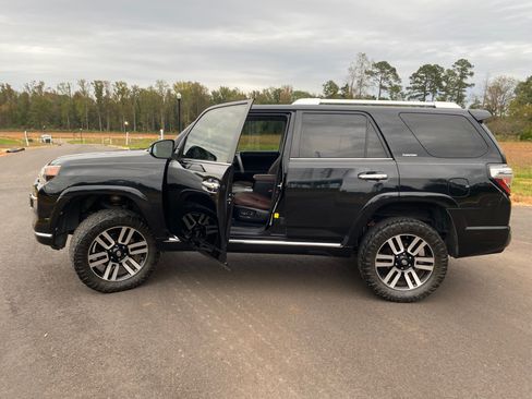Used 2015 Toyota 4Runner Limited image 1
